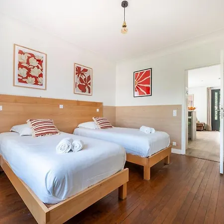 Khara, Paris 20mn, King Size Bed, Terrace, Free Parking Appartement