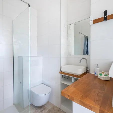Khara, Paris 20mn, King Size Bed, Terrace, Free Parking Argenteuil